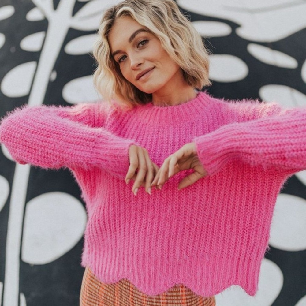 &Merci Junie Scalloped Sweater in Bubblegum size Small